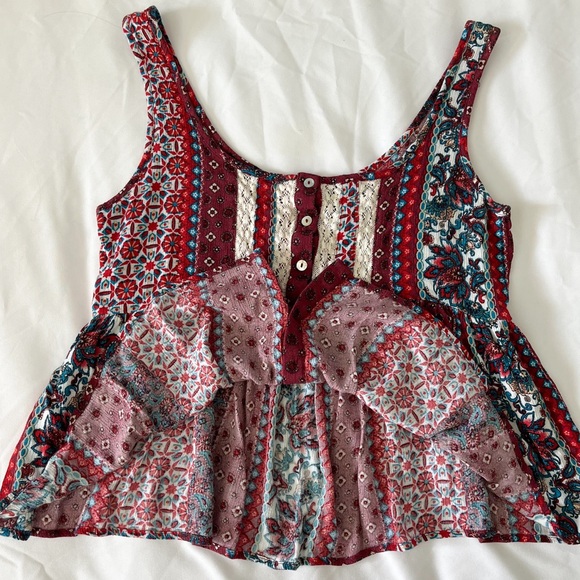 Full Tilt Burgundy Floral Pattern Button-Up Blouse Size Small - Picture 4 of 9